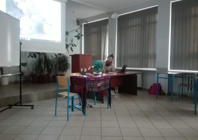 Joanna Górawska podczas spotkania z uczniami XI LO w Poznaniu