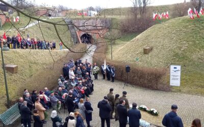 Uczniowie Jedenastki uczcili pamięć ofiar okupacji niemieckiej z lat 1939-1945 w Forcie VII