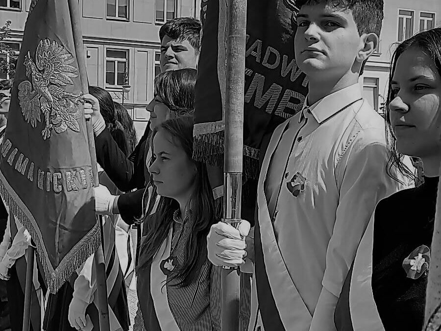 Udział delegacji uczniów z klasy 2/6 w obchodach Święta Konstytucji 3 Maja.