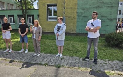 Dzień sportu i śniadanie na trawie w XI LO