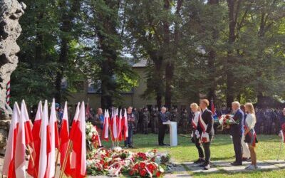 Uczniowie Jedenastki oddali hołd bohaterom poległym w obronie naszego kraju